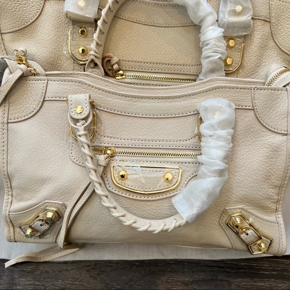 $SOLD$ Cream Genuine Leather handbag with Gold hardware - Picture 6 of 15